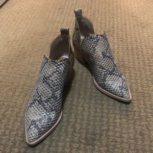 Dolce Vita Sonni Snakeskin Booties 8.5